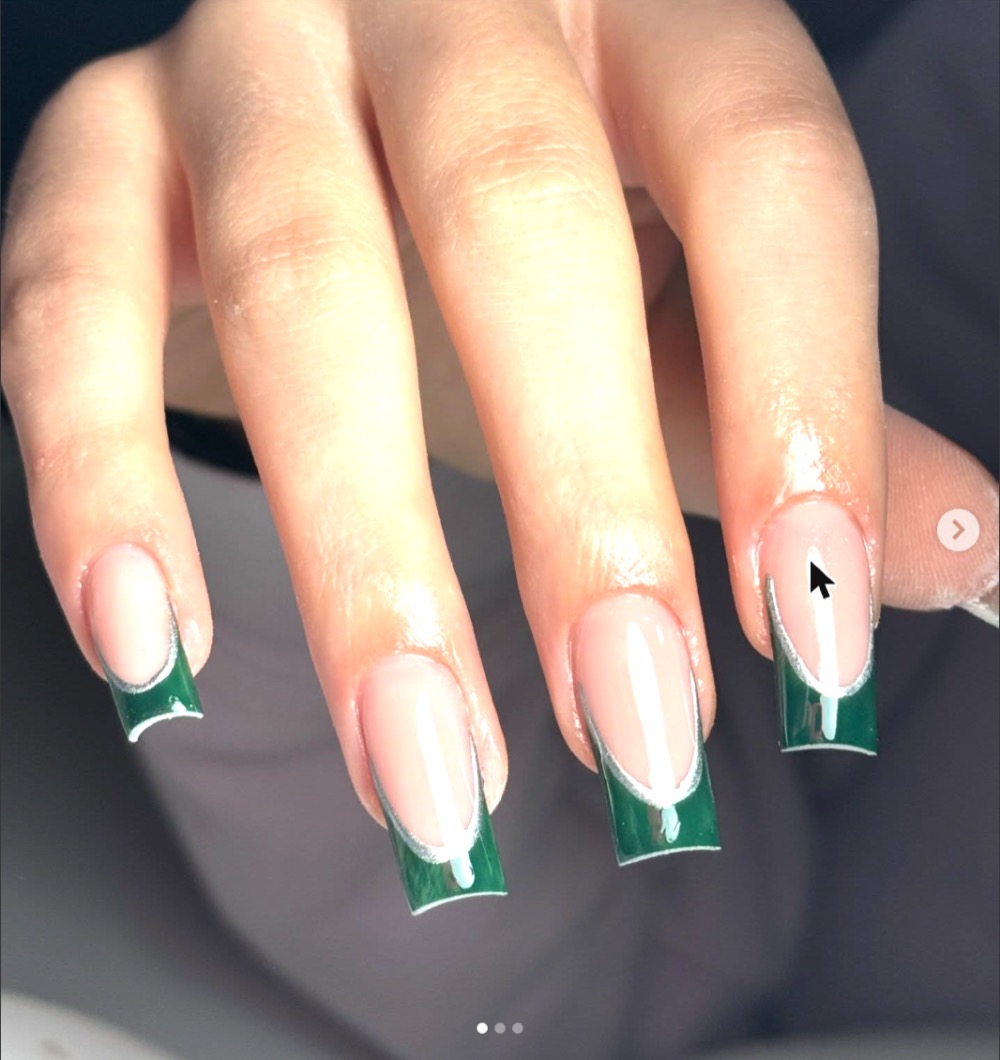 Unghie squadrate con french verde smeraldo